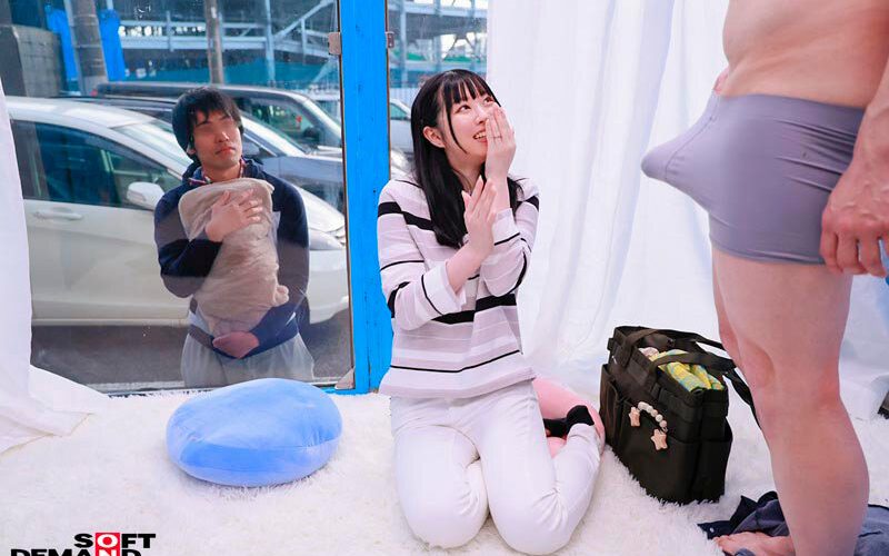 ≪マジックミラー号≫超絶エっロぃ！！NTR優しい子持ちのママにこっそりデカマラを見せつけて旦那の目の前で生挿入淫らなお嬢ちゃんだぜ