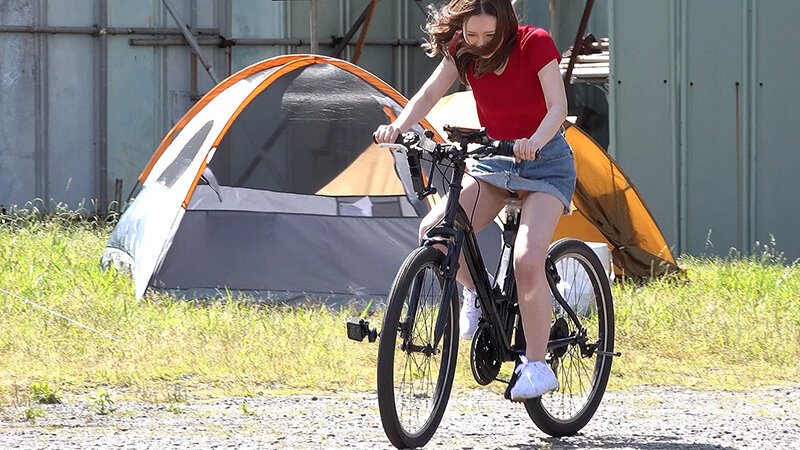 自転車乗りながらおマ○コぐっちょぐちょｗｗ綺麗なギャルのエッチな本性丸分かり！