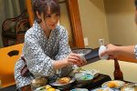 《レイプ動画》パコパコりてぇー身体だなぁ！！≪やばぃぃ、ぬら゛ぁめえ！≫出張先の温泉旅館でガンガンはめられてしまう美人ＯＬたっぷりイカされてしまったｗ