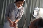《人妻動画》そぉそぉ…いっぱい…≪も、っとぉ、ら゛ぁめえぇ！≫相部屋病室でイカされる美魔女ナースヤベーほどエッチだねぇ…！！