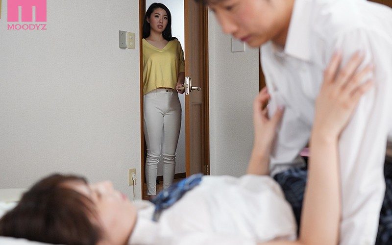 あぁ…私もシテ欲しい！激エロな彼女のお母さんのお漏らしおマ●コの虜になっちゃう彼氏さんｗ