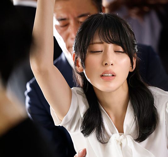 ハメ込むとチ○ポ大好きなのバレバレになっちゃう淫乱美女ｗｗ電車の中で生ハメ込みすぎｗ