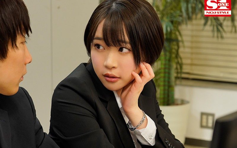 《フェラ》ヌルンっと気持ち良い！架乃ゆら美しい女上司と二人っきり残業…センパイ、ド淫乱なんですねぇ！エチエチボディで…イック！